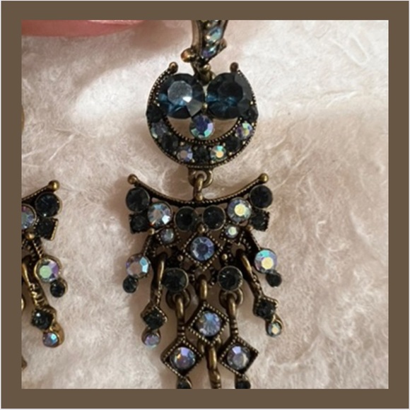 Shades of blue crystal drop post earrings with gold trim. EXCELLENT CONDITION! - Picture 2 of 5